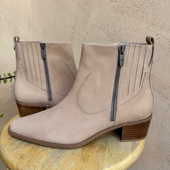Donald Pliner Banks Suede Tan Sand Ankle Boots Boho Western Festival Womens 10 - Picture 5 of 10